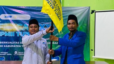 penyerahan-bendera-pmii-dari-ketua-demisioner-kepada-ketua-terpilih