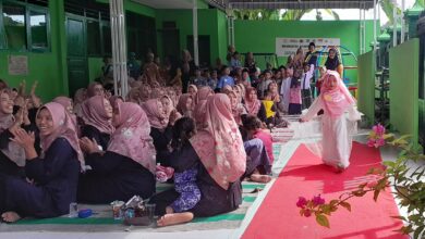 peringati-hari-kartini-sekaligus-halal-bihalal-ra-manbail-huda-kaliuntu-jenu-gelar-lomba-fashion-show-outfit-lebaran